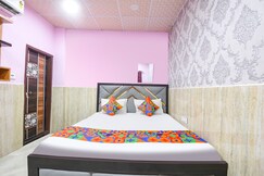 Fabhotel Mohini Palace- 1km from Prem mandir