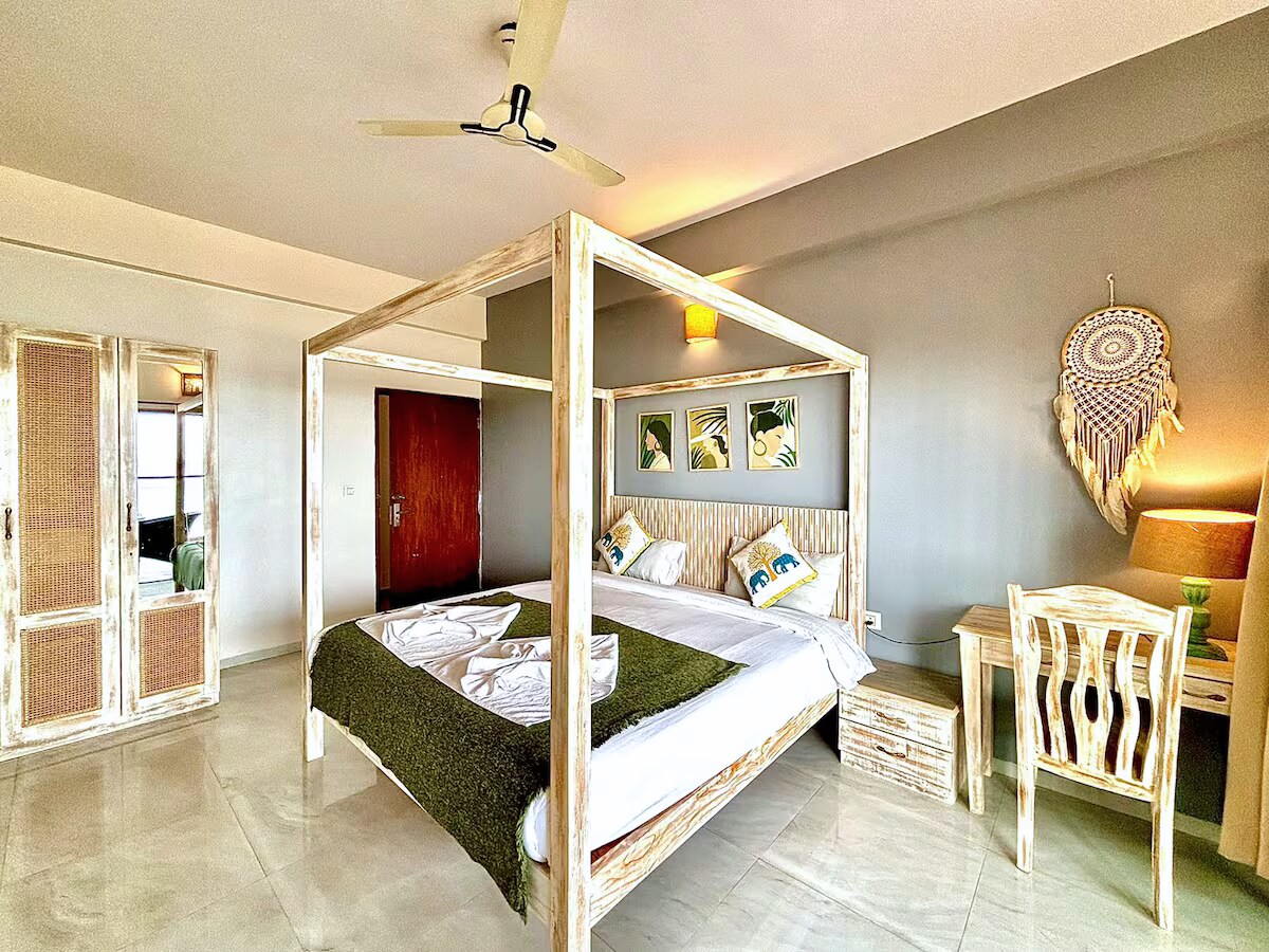 Charming Seaview 2 Bhk apartment in Dona Paula - Tap to explore photos