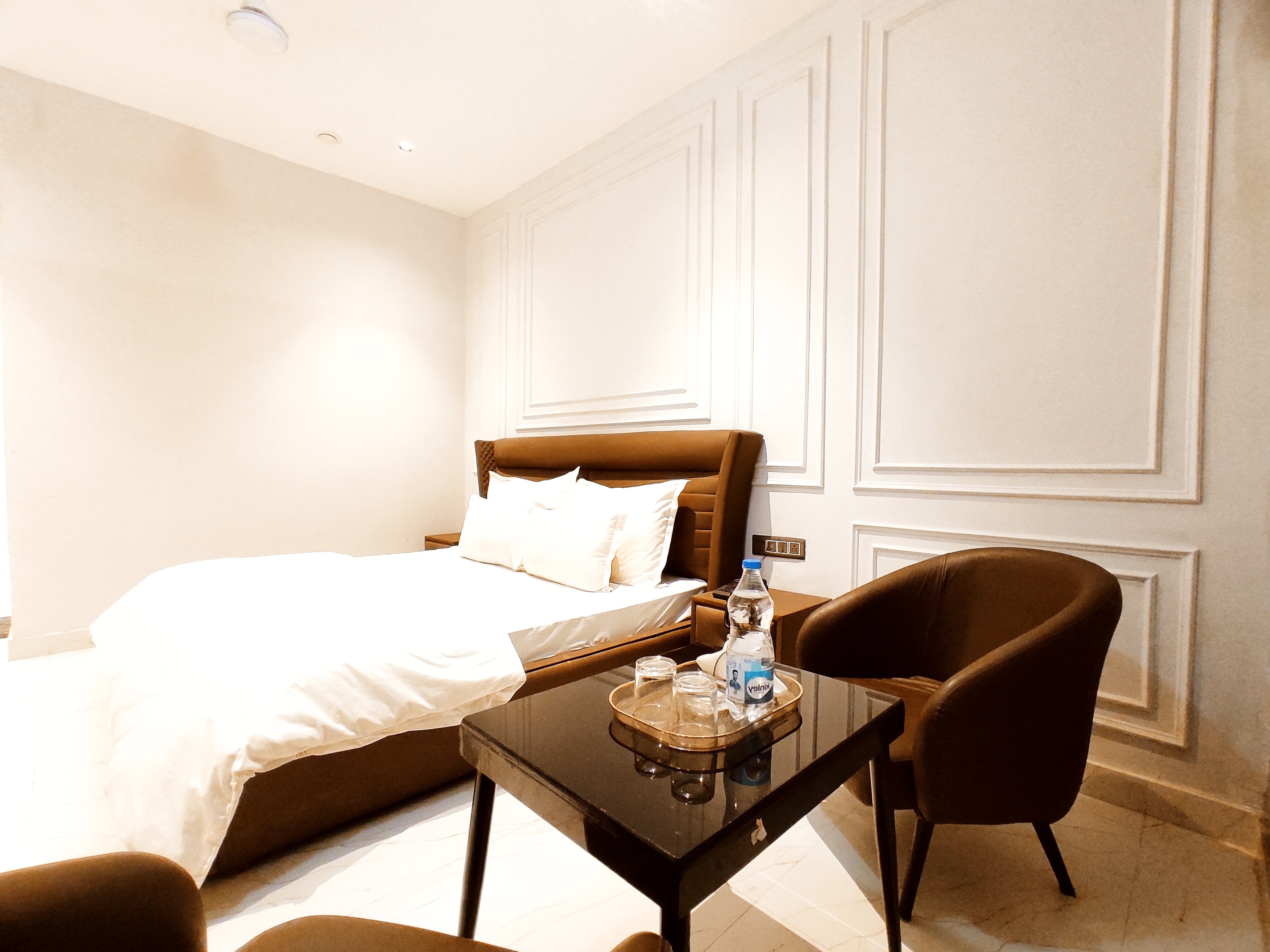 HOTEL MONDAY - Your Standard And Comfortable Stays - Tap to explore photos