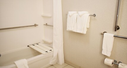 Holiday Inn Express Madera Room Type - 1 King Standard Mobil Access Tub