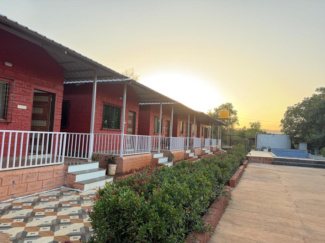 Ivystone Cottages - Tap to explore photos