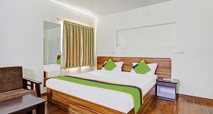 Treebo Aall Season Room Type - Spacious Premium Room with Balcony