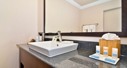 Best Western Bishop Lodge Room Type - 1 King Bed, Non-Smoking, High Speed Internet Access, Microwave, Refrigerator, Continental Breakfast Best Western Bishop Lodge Room Type - 1 King Bed, Non-Smoking, High Speed Internet Access, Microwave, Refrigerator, Continental Breakfast