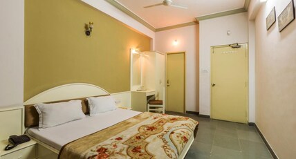 Hotel Gokul Dham Room Type - Deluxe Room