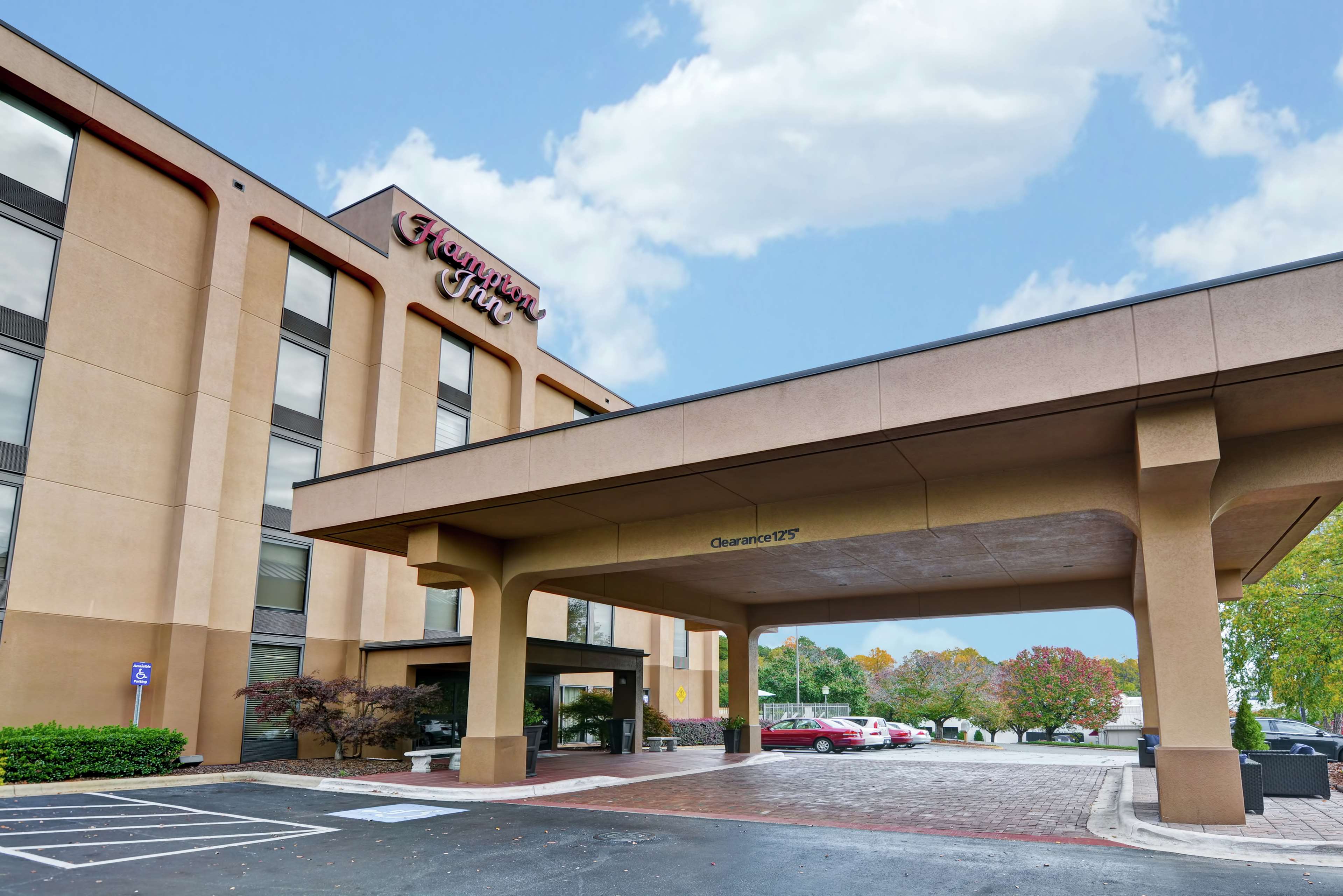 Hampton Inn by Hilton Charlotte-Gastonia - Tap to explore photos