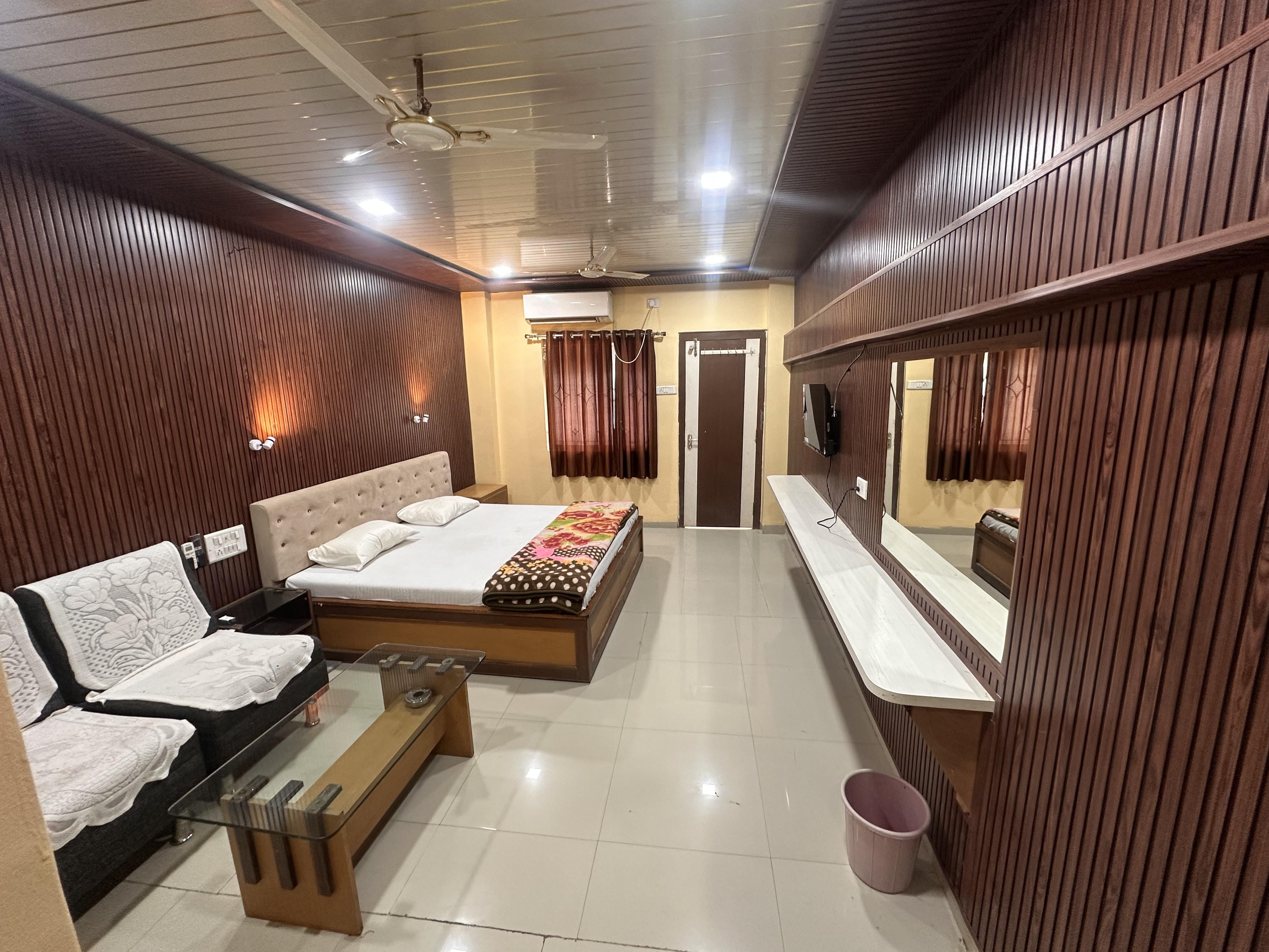 Hotel Rimoon - Tap to explore photos