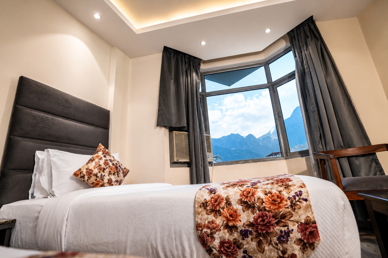 Click Sunburry Hotel katra - Tap to explore photos