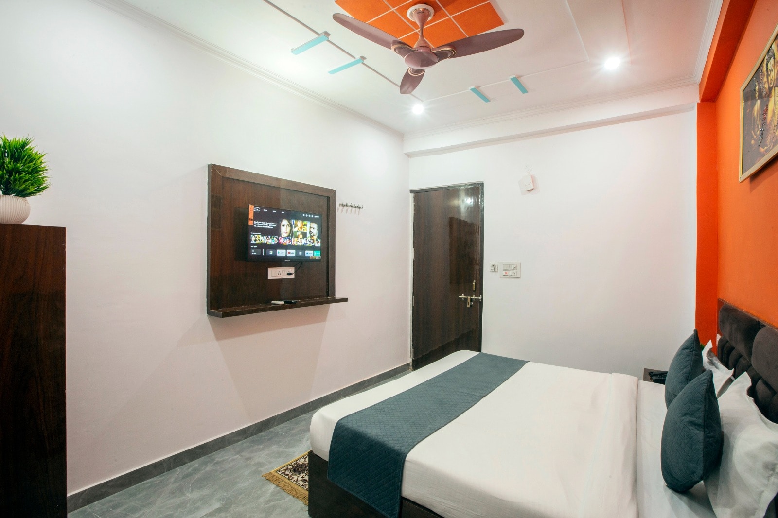 Hotel Dwarkadhish Plaza - Tap to explore photos