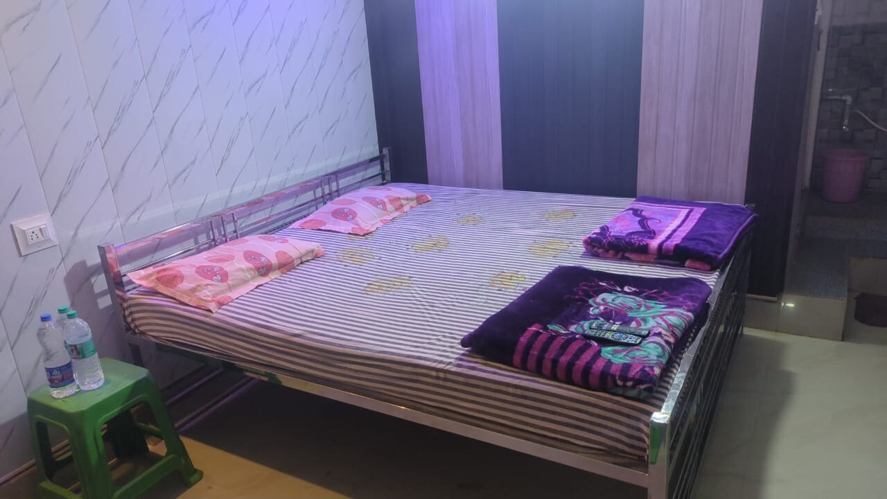 Narayan Guest House & Dormitory - Tap to explore photos