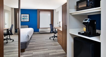 Holiday Inn Express Nashville Downtown Conf Ctr Room Type - 1 King Bed Standard