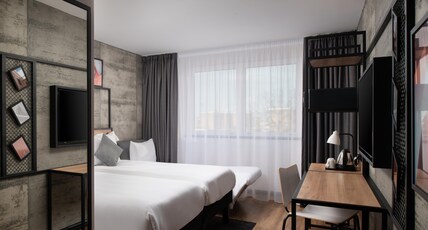 ibis London Earls Court Room Type - Newly refurbished Superior Triple Room with 2 single beds and Sofa bed ibis London Earls Court Room Type - Newly refurbished Superior Triple Room with 2 single beds and Sofa bed