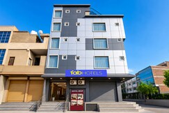 FabHotel Deep