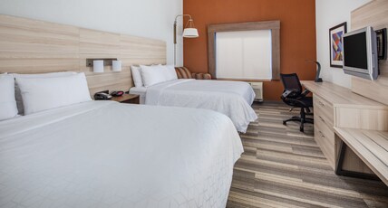 Holiday Inn Express Ontario Room Type - 2 Queen Beds Standard