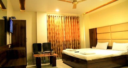 Deluxe Golden Hotel Room Type - 2 Beded Delux Ac