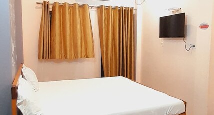 Shiv Niketan Guest House 200 Mtr From Sri Ram Mandir Room Type - DELUXE DOUBLE ROOM WITH BALCONY AC 05