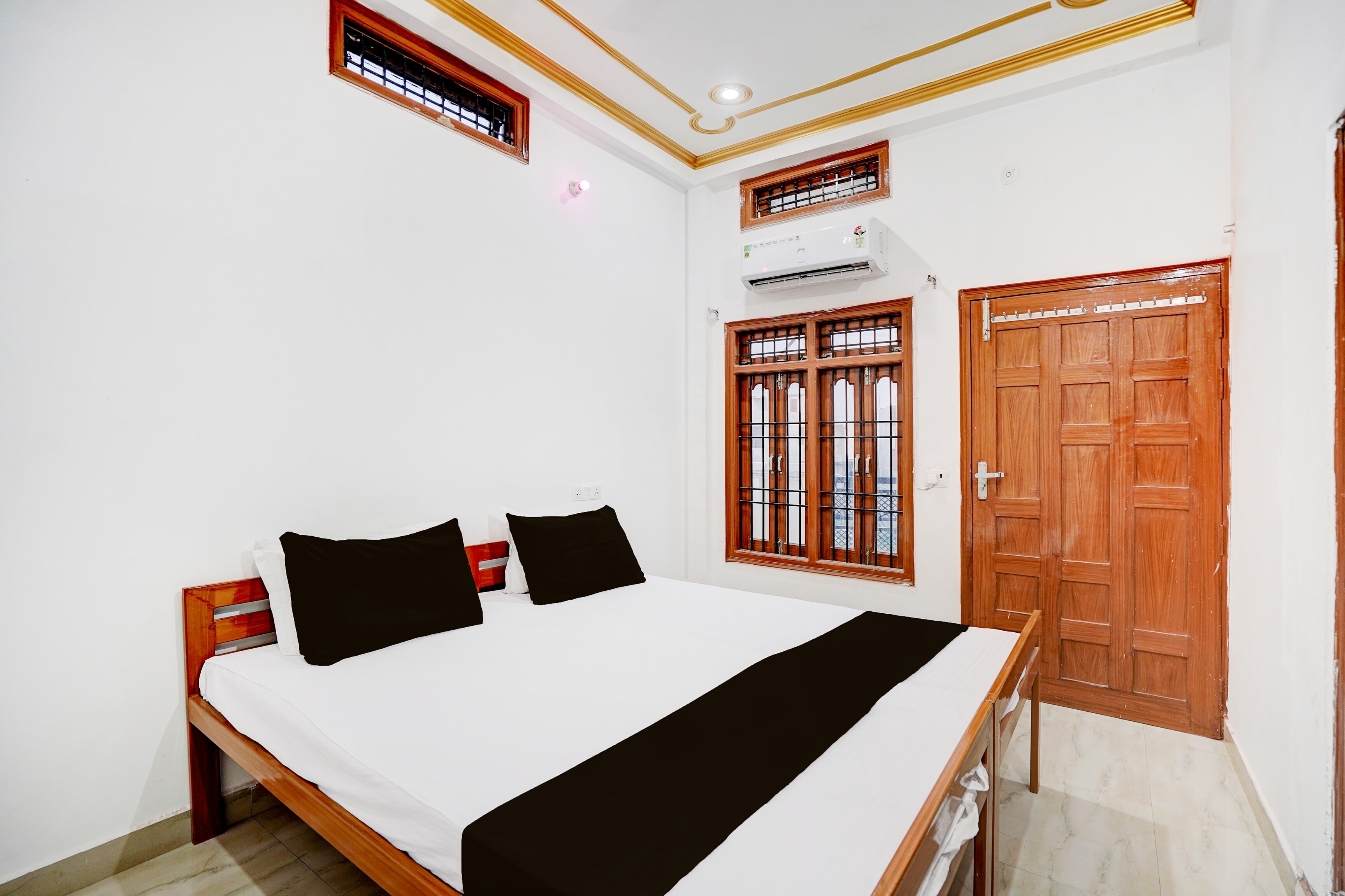 Hotel O Aarna Guesthouse - Tap to explore photos