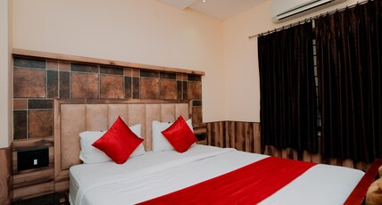 Laxman Residency Room Type - Deluxe Double Ac