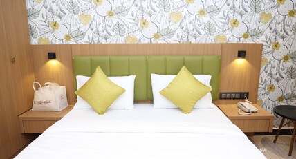 Hotel Thanga Airaa Room Type - Standard Deluxe - Queen Bed