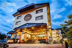 TRIBHAV Rohtang Heights ( A Mountain Resort with Rooftop Lounge & Apple Orchard Views )