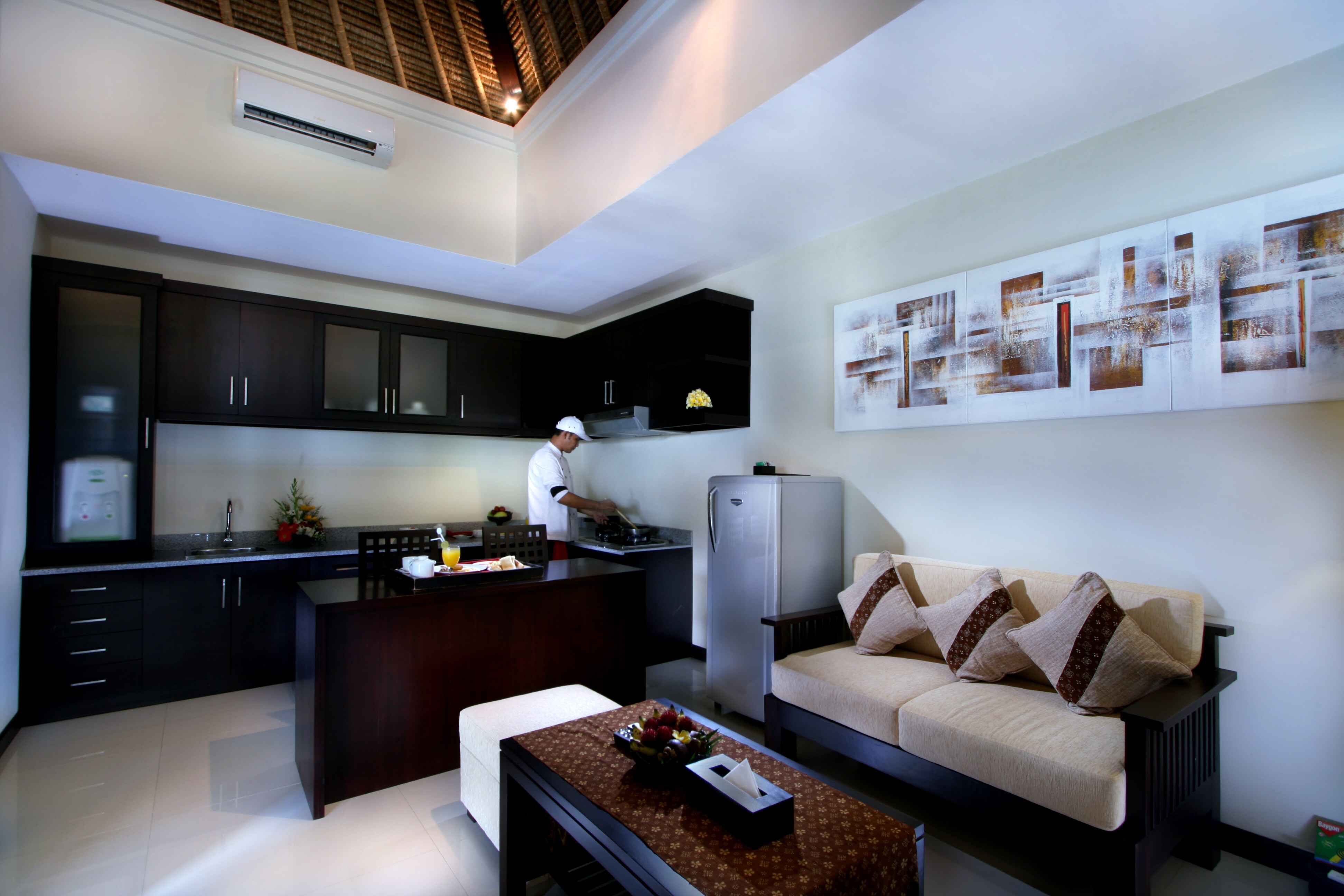 Bali Rich Villas - Tap to explore photos