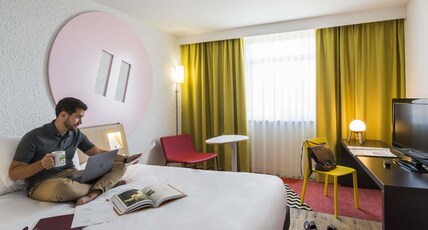ibis Styles Lyon Bron Eurexpo Room Type - 63-in double bed with microfiber pillows, soft duvet and mattress topper, and flat-screen TV