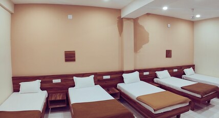 Hotel Samruddhi residency Room Type - FAMILY ROOM JUMBO SIZE 06 BED WITH AC