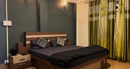Yogstel- Backpackers' Hostel Room Type - Superior Double Room Mountain View