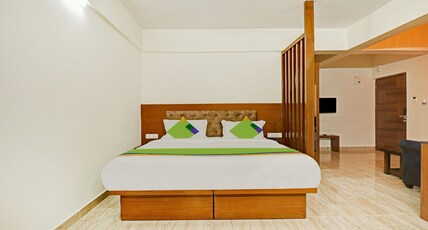 Treebo Celebrity Hotels And Suites Room Type - Deluxe Room