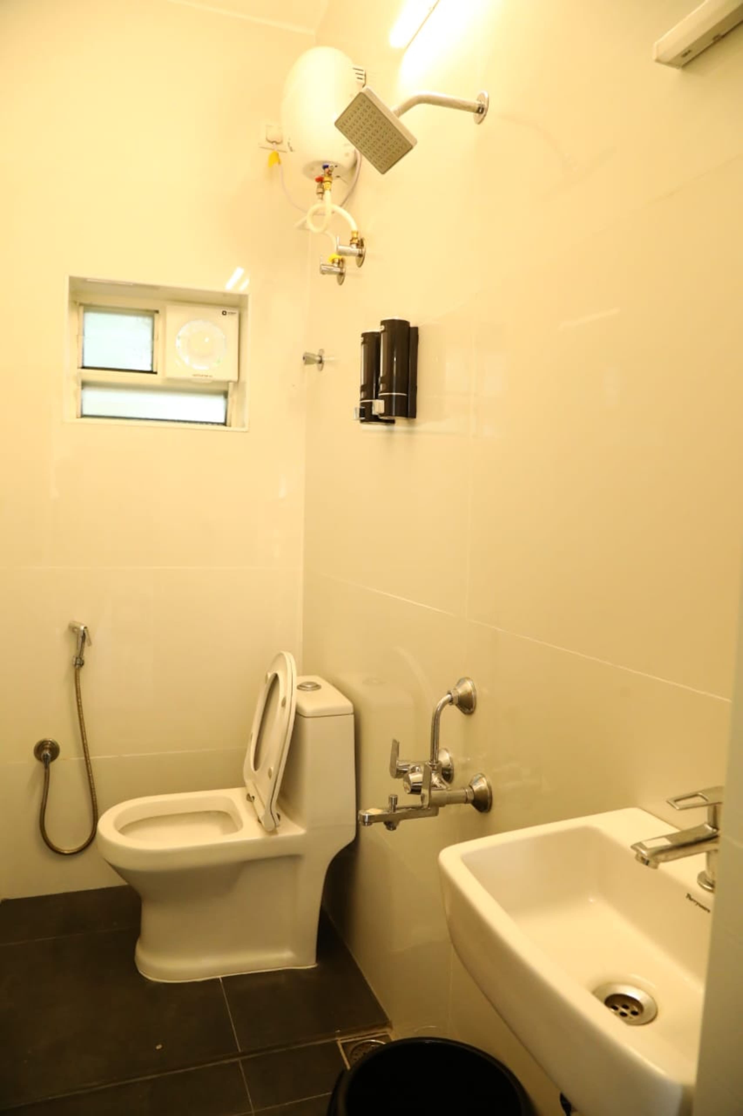 F2 Tulsi 2Bhk Flat T Nagar Shopping Area Chennai - Tap to explore photos