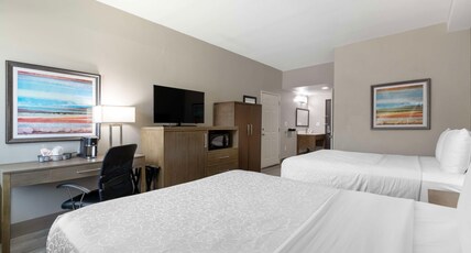 Best Western Plus Downtown North Room Type - Accessible - 2 Queen, Mobility Accessible, Communication Assistance, Bathtub, Non-Smoking, Full Brea Best Western Plus Downtown North Room Type - Accessible - 2 Queen, Mobility Accessible, Communication Assistance, Bathtub, Non-Smoking, Full Brea