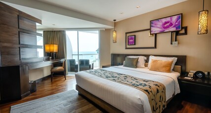 A-One Pattaya Beach Resort Room Type - Beach Deluxe Double with Sea View A-One Pattaya Beach Resort Room Type - Beach Deluxe Double with Sea View