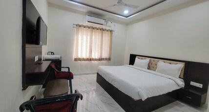 Samriddhi Luxury Stay I Ground Floor Rooms I Free Parking Room Type - Deluxe AC Luxury Suites