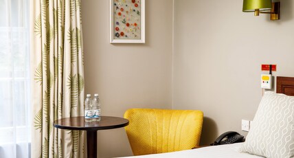 Mercure Gloucester Bowden Hall Hotel Room Type - Standard Room with 1 double bed Garden side