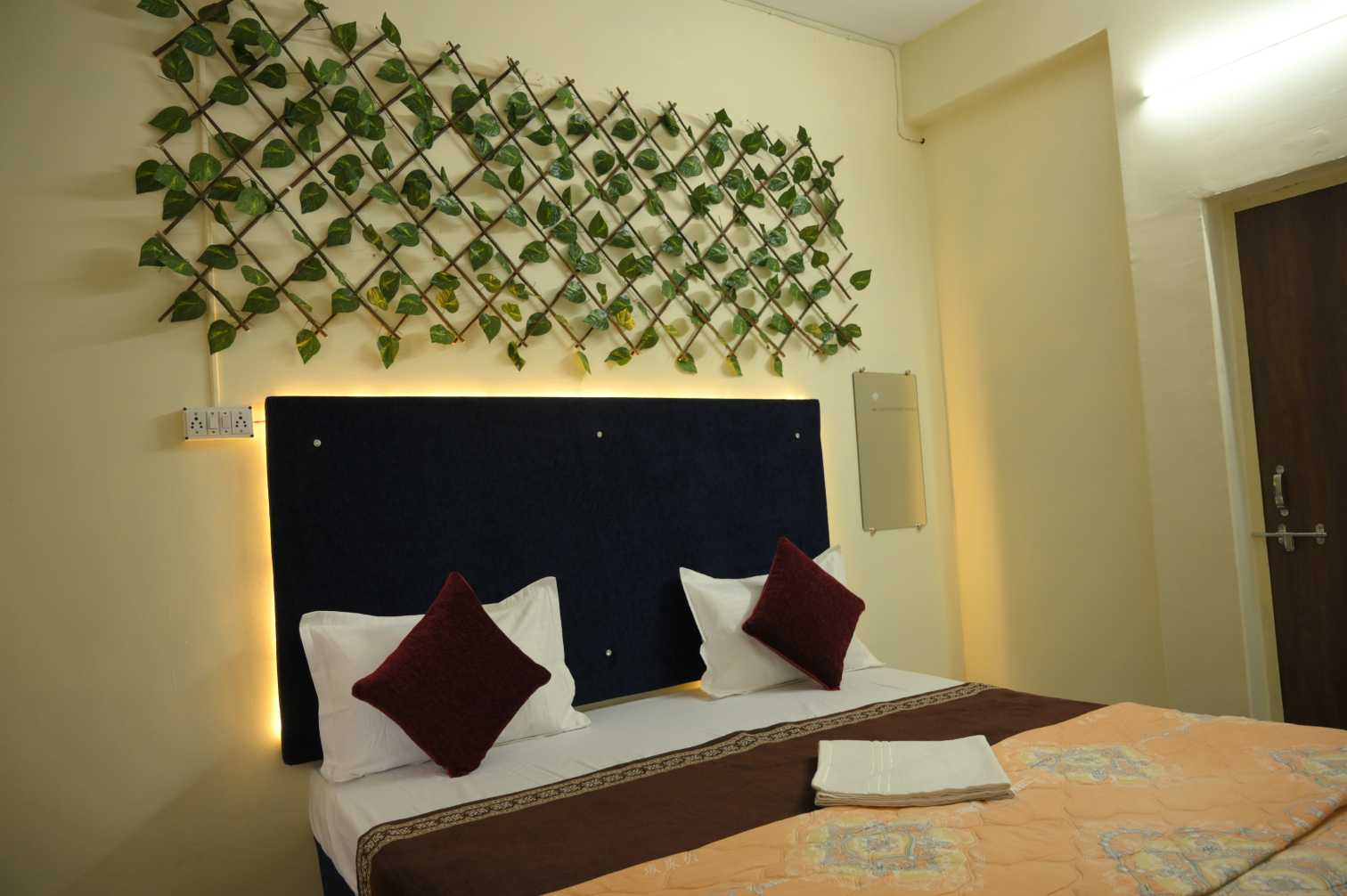 Hotel O POP Hotel Blue Star - Tap to explore photos