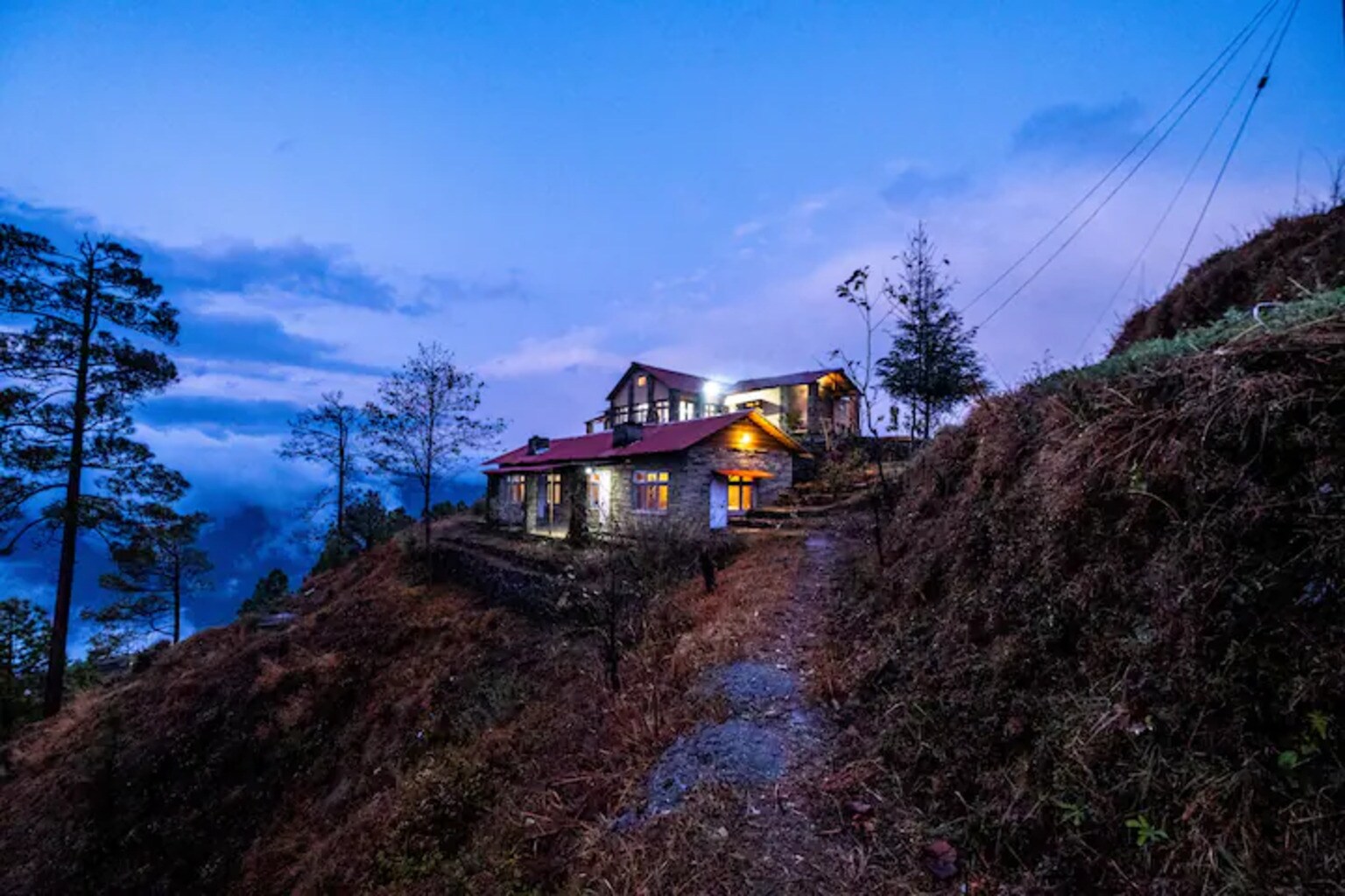 Mountain Hideout | Boutique room close to Binsar - Tap to explore photos