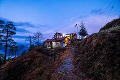 Mountain Hideout | Boutique room close to Binsar