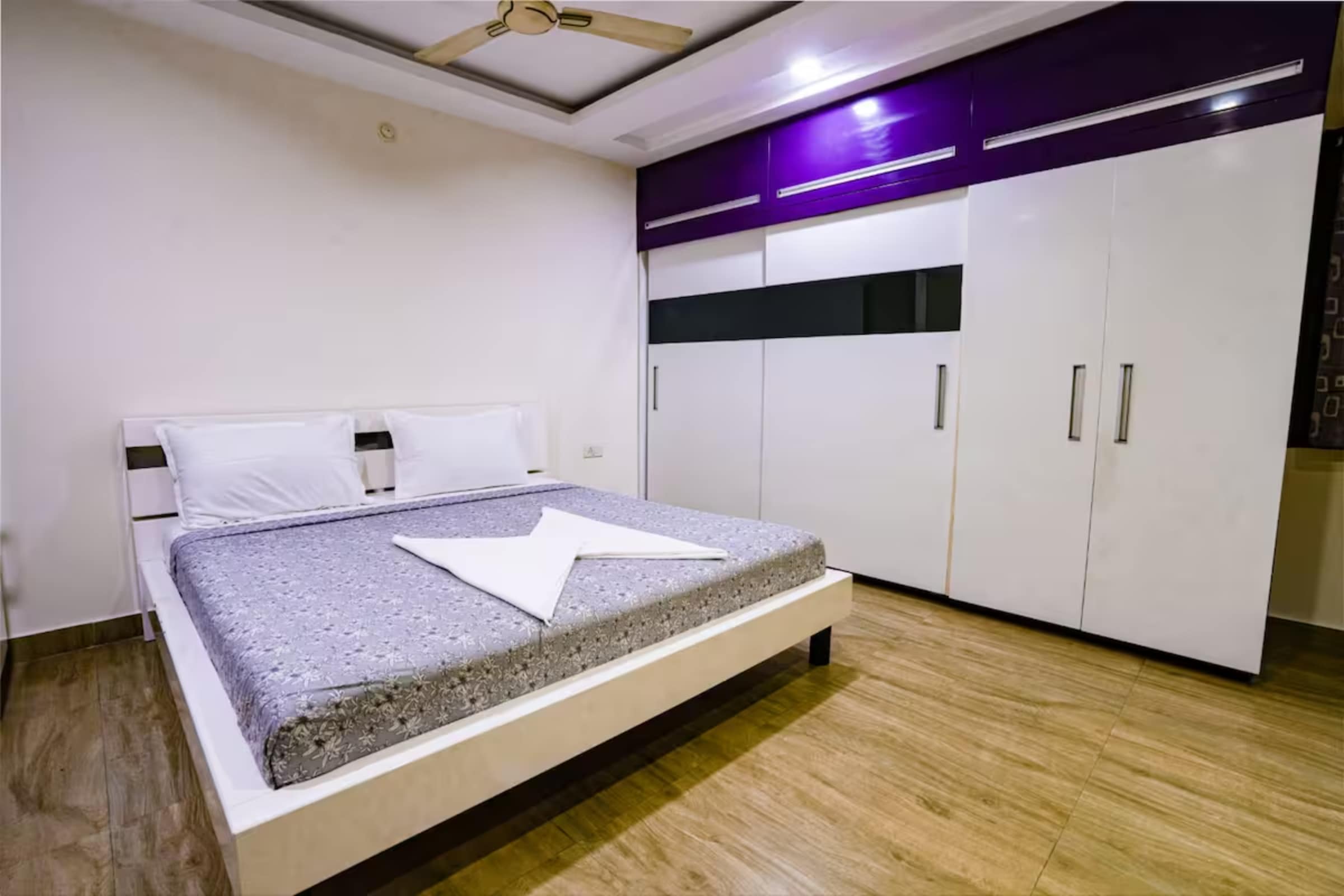 Crescent Service Apartment Gachibowli Telecom Nagar - Tap to explore photos