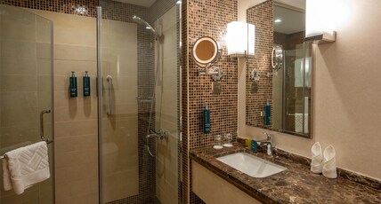 DoubleTree by Hilton Hotel Riyadh - Al Muroj Business Gate Room Type - TWIN GUEST GARDEN VIEW