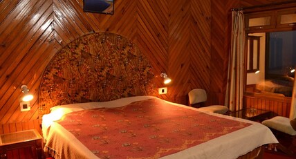 Hotel Jeetu Room Type - Super Deluxe Double Sharing Room