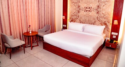 Hotel Trenor Room Type - DELUXE ROOM WITH CITY VIEW