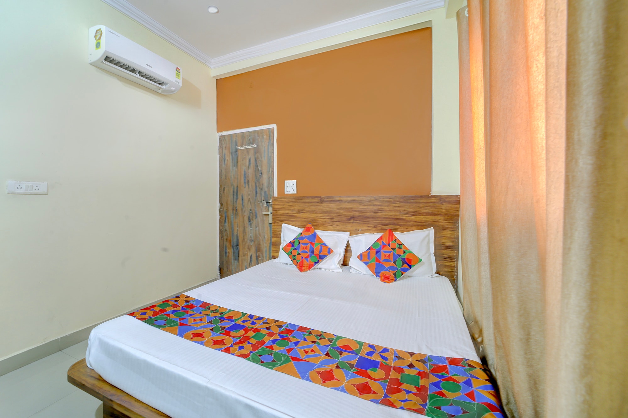 FabHotel Yash Stay Inn - Tap to explore photos