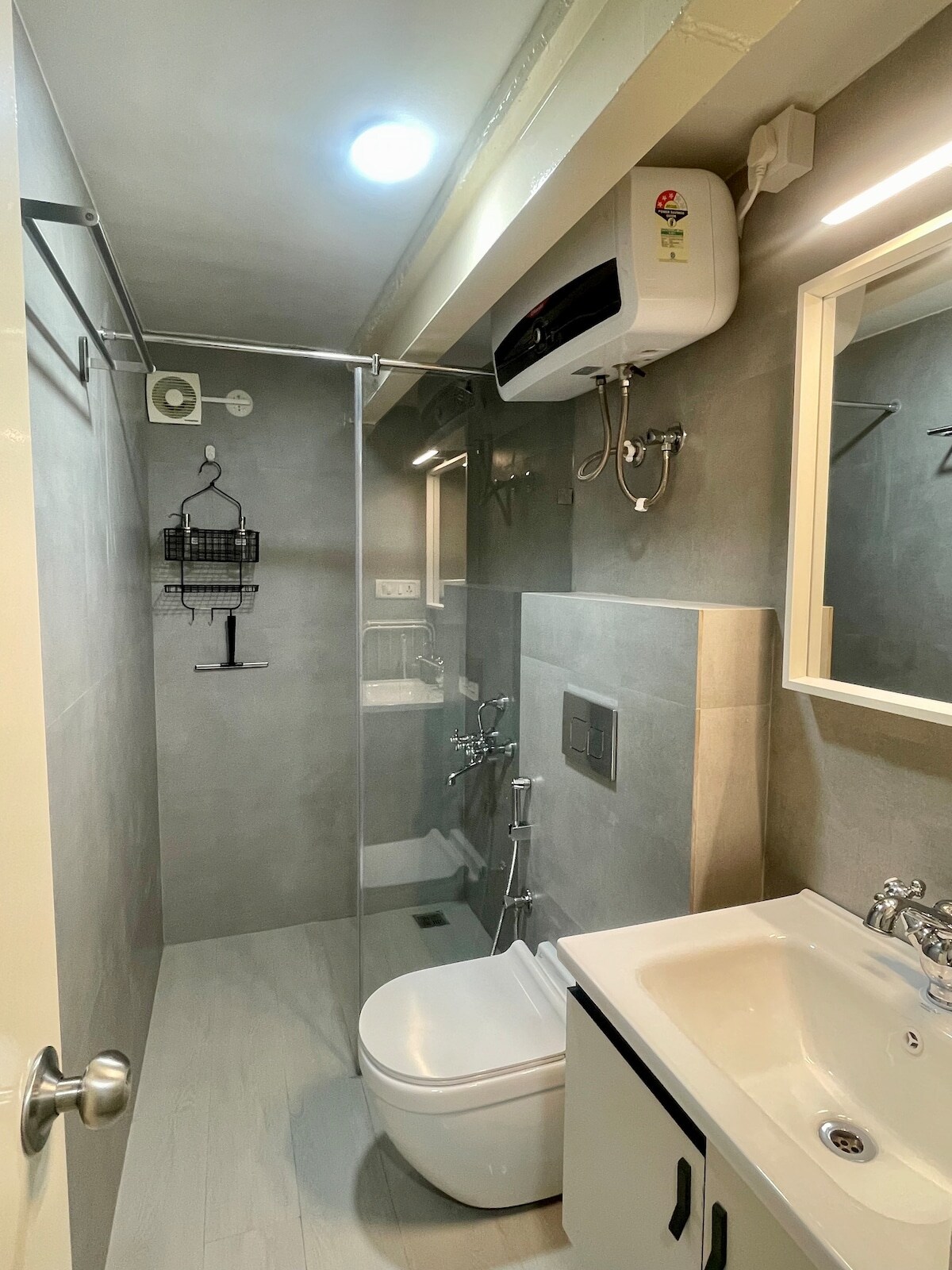 Luxury Living Studio Koramangala 41b - Tap to explore photos
