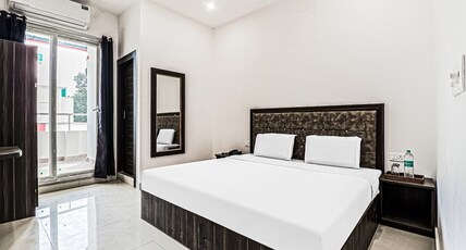 Hotel Oak Wood Room Type - Deluxe Room