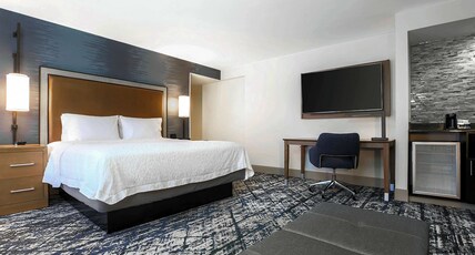 Hampton Inn & Suites Austin - Downtown / Convention Center Room Type - 1 KING CORNER STUDIO NS