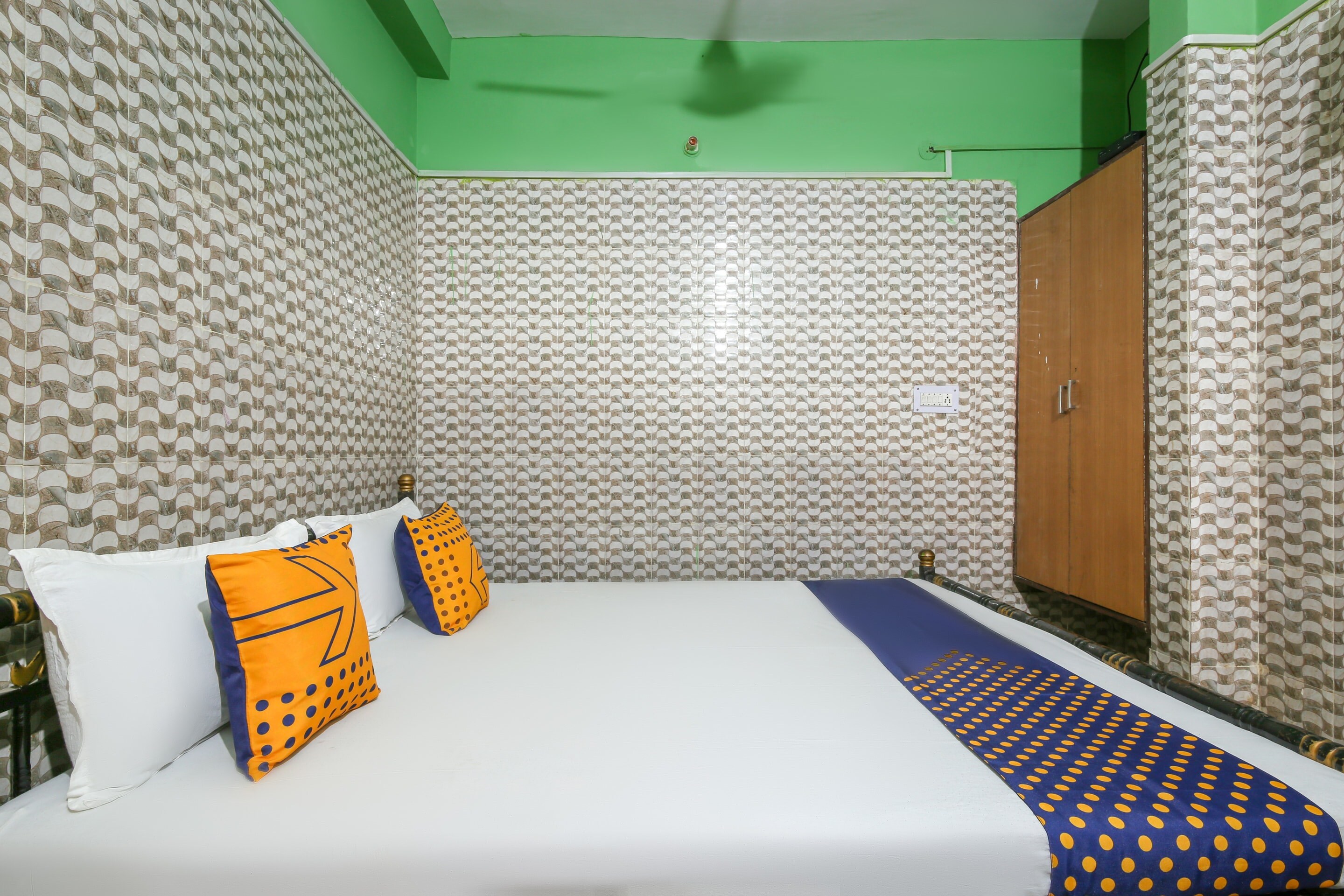 Hotel O Rajdhani rest house - Tap to explore photos
