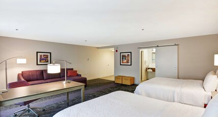 Hampton Inn Suites Ashland, Ohio Room Type - 2QN STDO MIC FRIDG WTBR NS