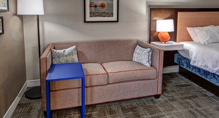 Hampton Inn by Hilton Tullahoma Room Type - 1 KING BED NONSMOKING