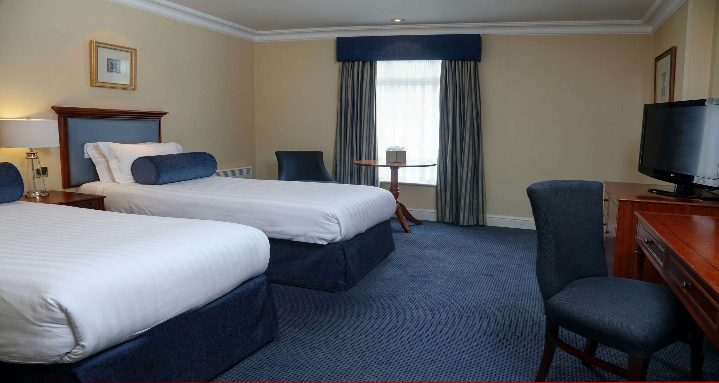 Best Western Plus Birmingham NEC Meriden Manor Hotel - Tap to explore photos