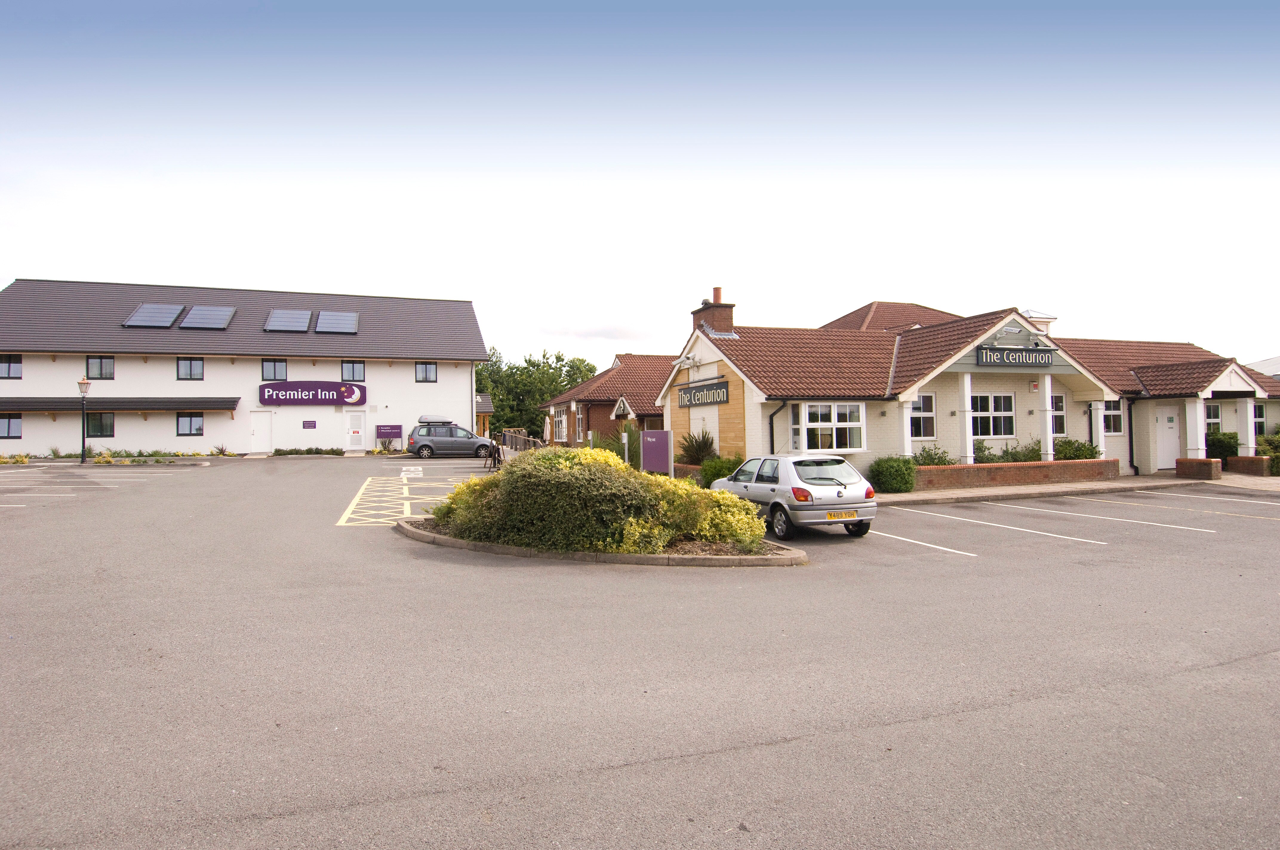Premier Inn Tamworth South - Tap to explore photos
