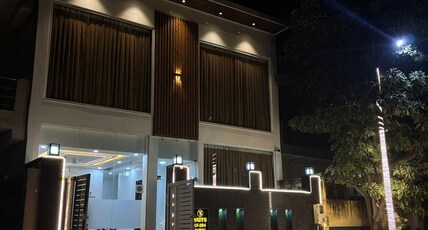 Yati Suites - Luxurious Rooms Near Expo Room Type - Deluxe Room